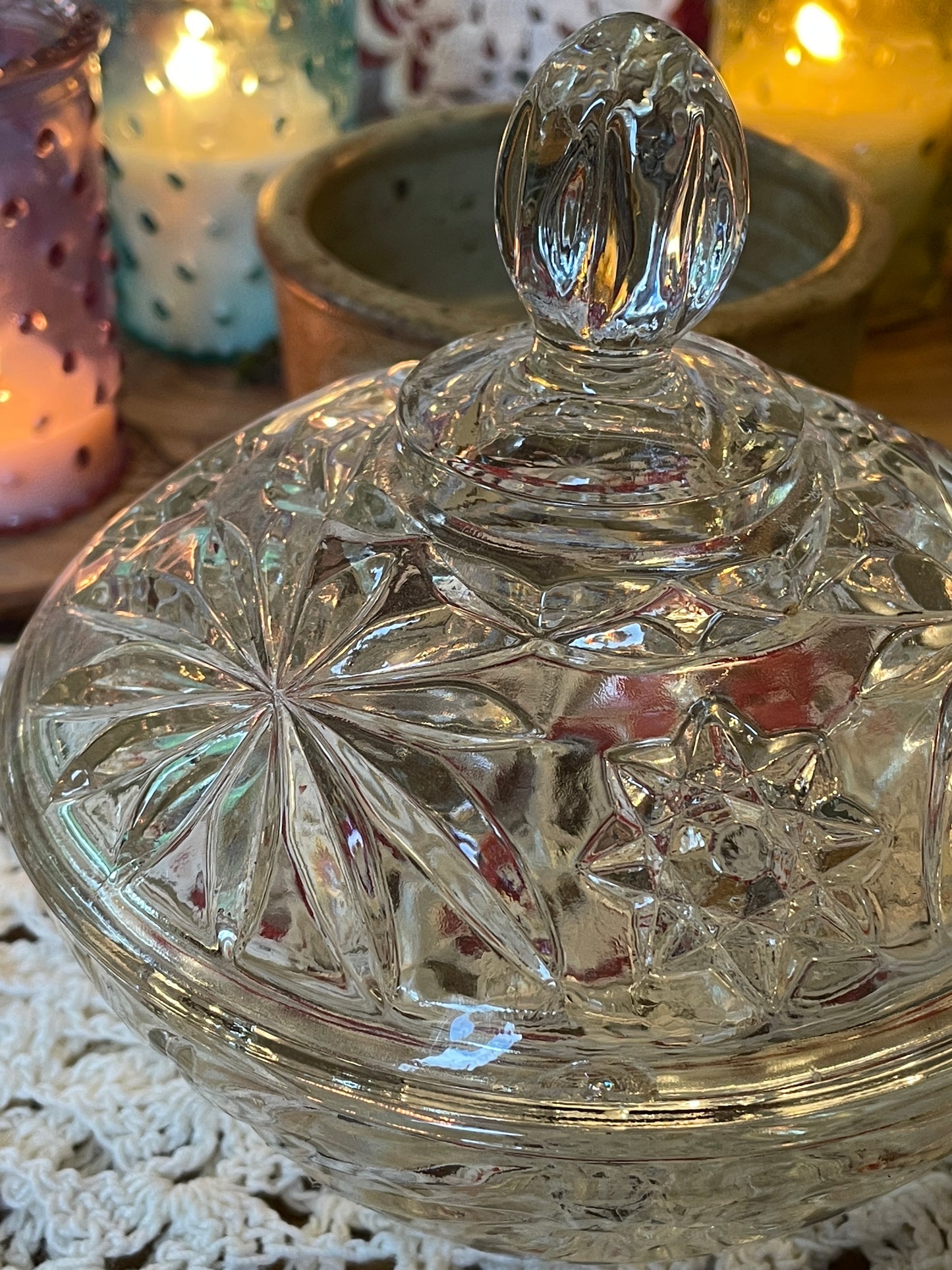 close up of the finial and lid