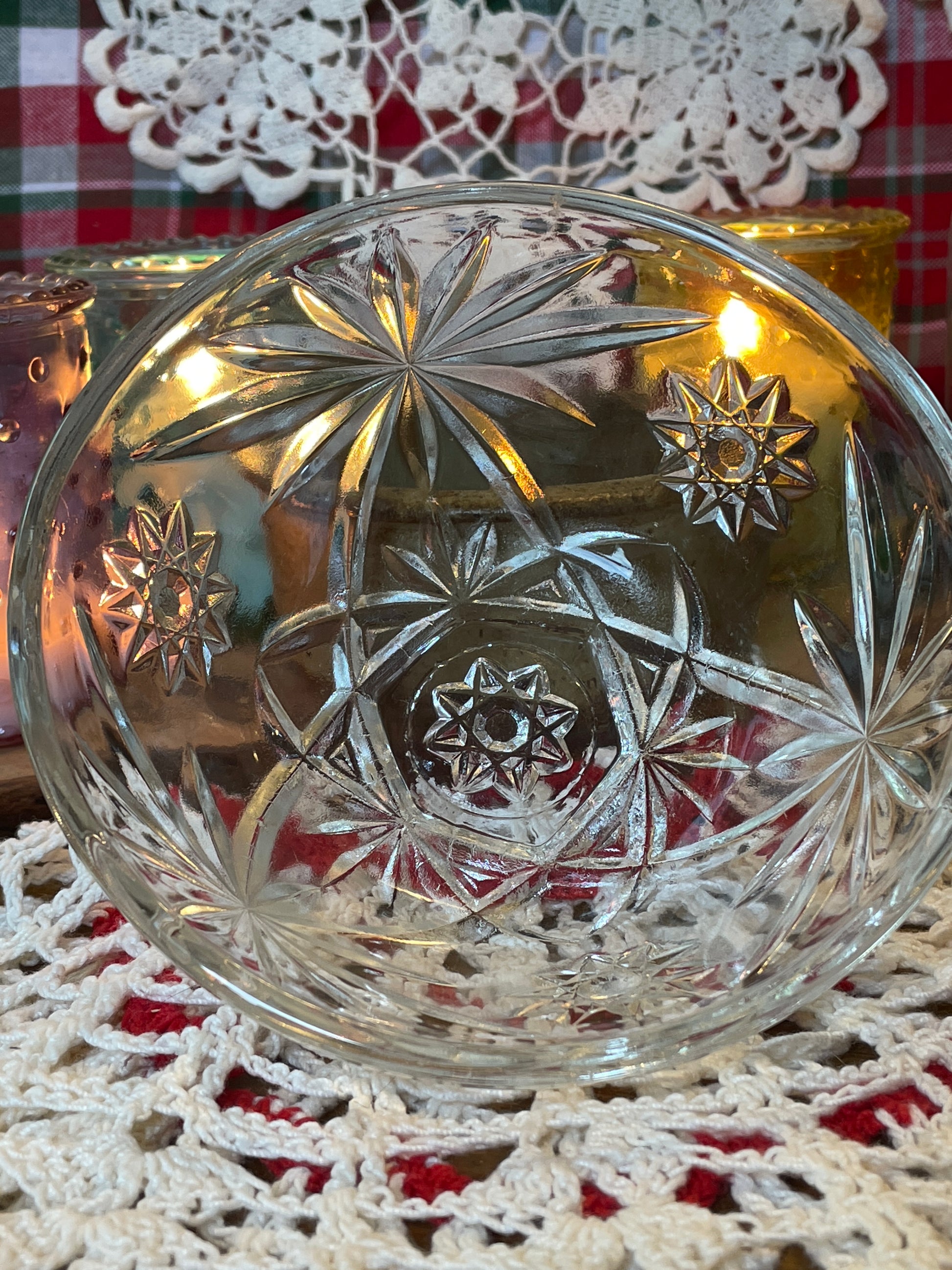 a view of the inside lid matching the powder dish