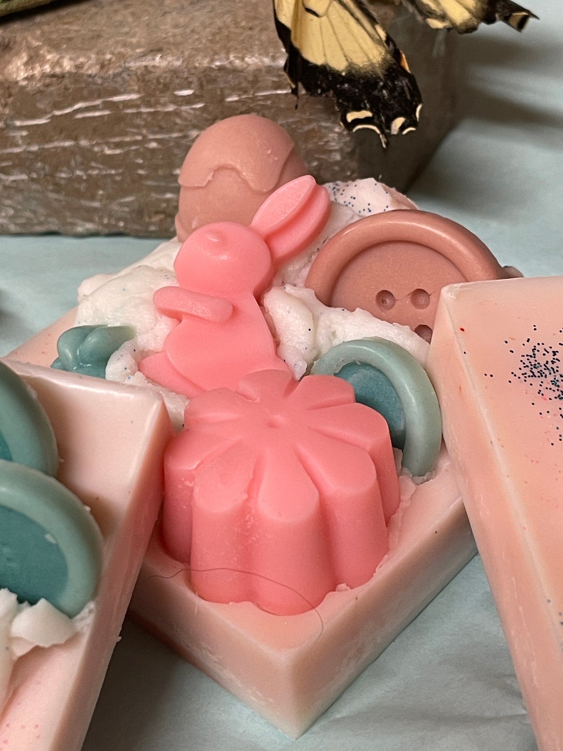 Bunnies & Buttons Easter Wax Melt | Organic Soy Wax | Citrus & Herbal Spring Scent | Peter Rabbit Inspired | Biodegradable Glitter & Mica