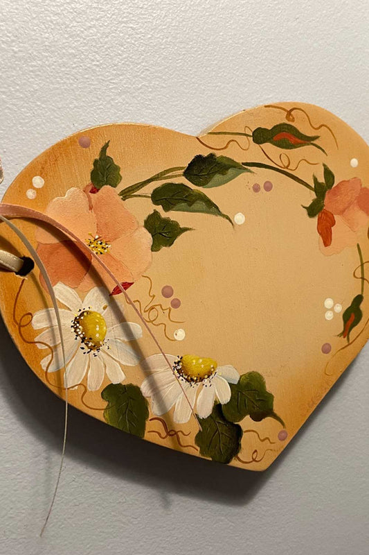 Vintage Hand-Painted Wooden Welcome Sign with Hearts – Susan MacDonald Folk Art – New England Primitive Country Wall Décor – 16” x 10.5”
