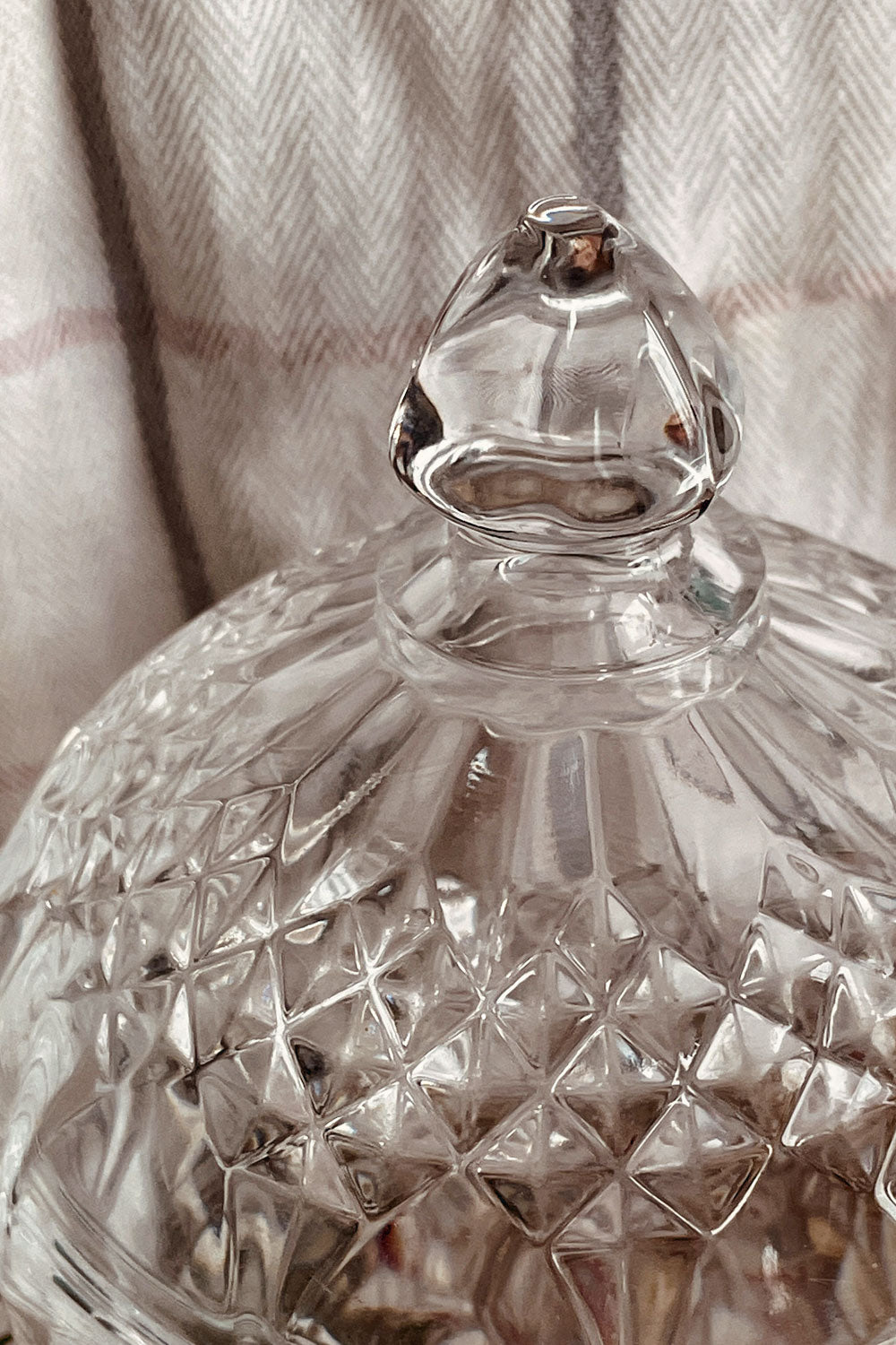 Longchamp crystal lid with faceted finial and diamond-cut glass pattern.