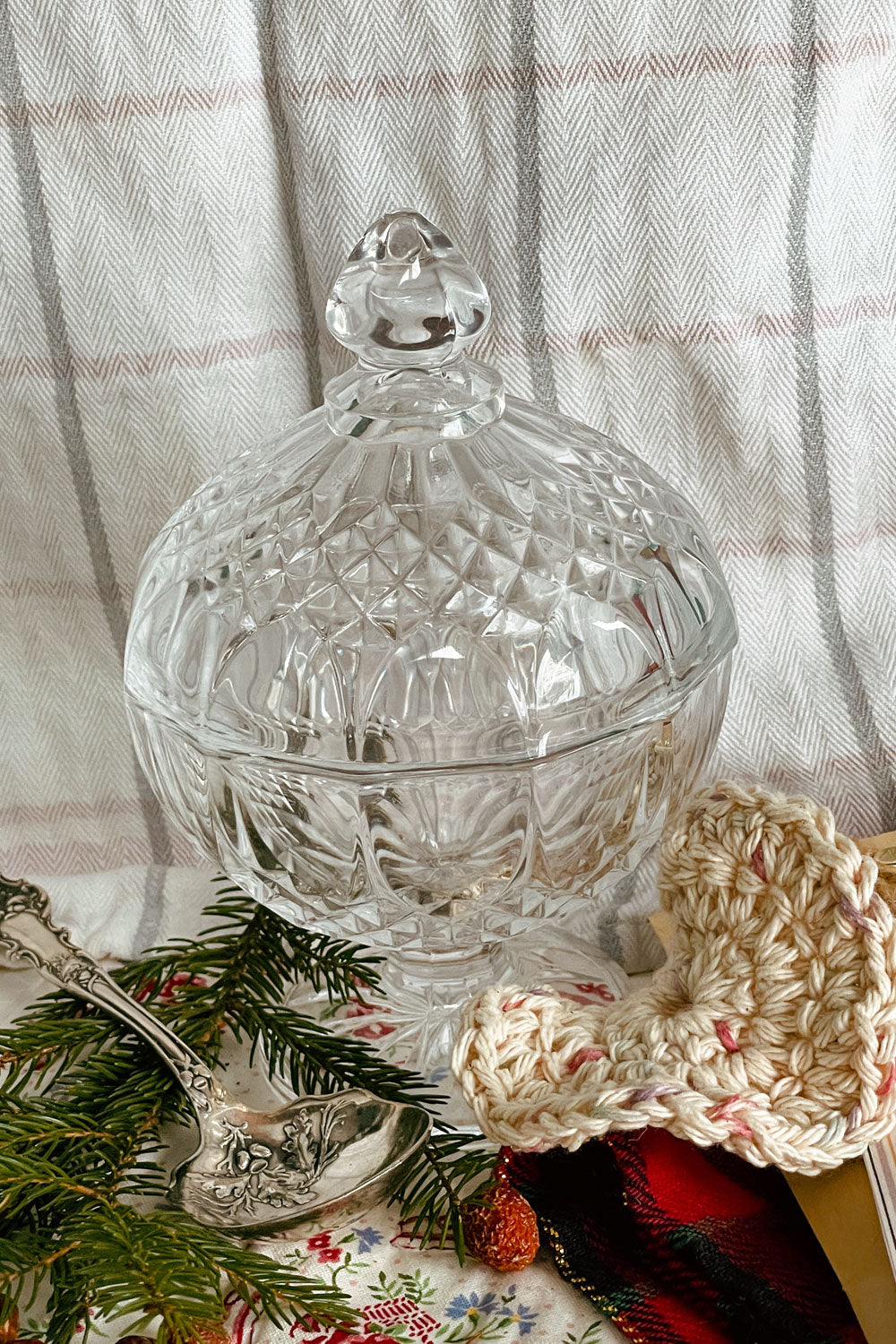 Vintage French crystal powder dish with lid — Longchamp pattern by Cristal D’Arques–Durand, filled with Lavender Dragée powder.