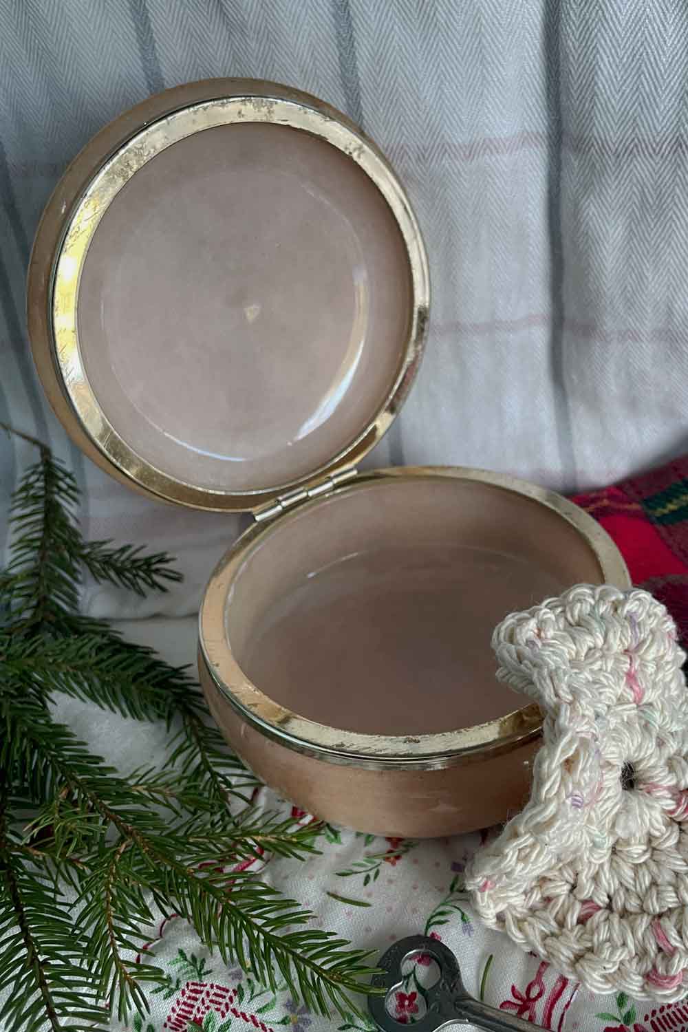 Open vintage pink alabaster powder dish with smooth interior and gold-tone ring — ideal for gifting Lavender Dragée or Christmas body powder.
