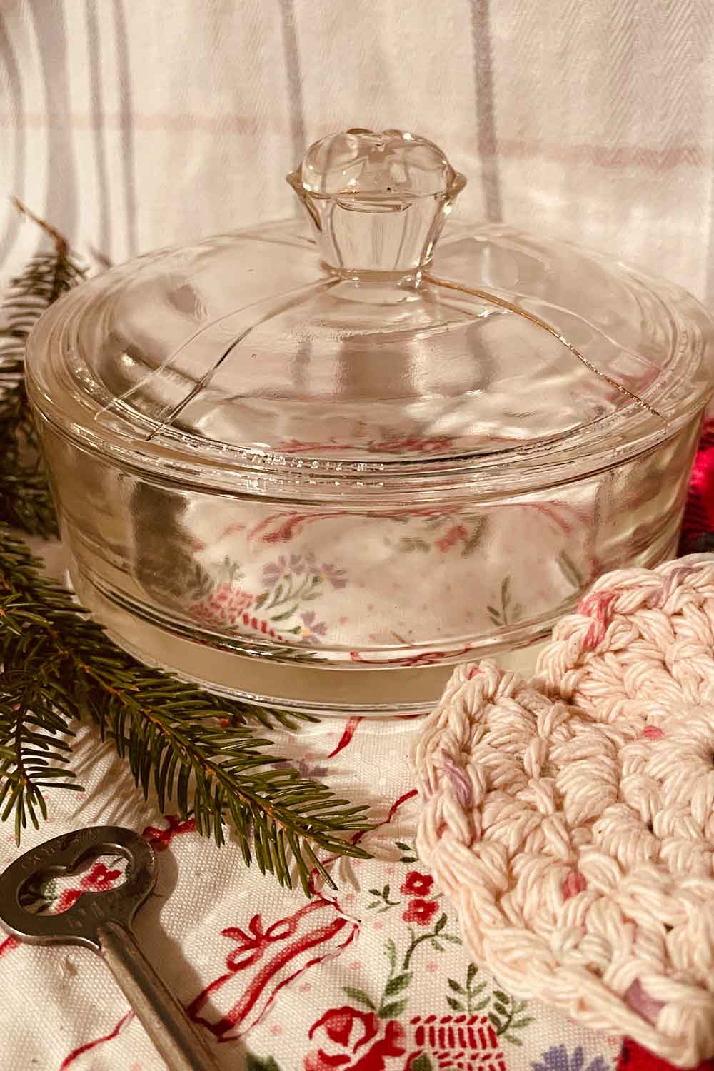 Vanity Dish No. 08 — Vintage Rose-Knob Powder Dish | 1940s Pressed Glass | Lavender Dragée Powder & Puff Set