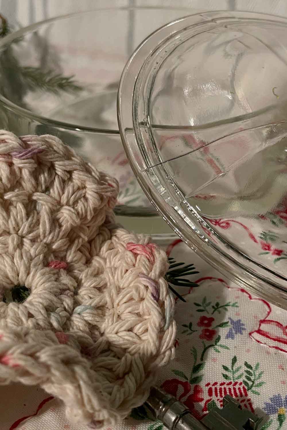 Vanity Dish No. 08 — Vintage Rose-Knob Powder Dish | 1940s Pressed Glass | Lavender Dragée Powder & Puff Set