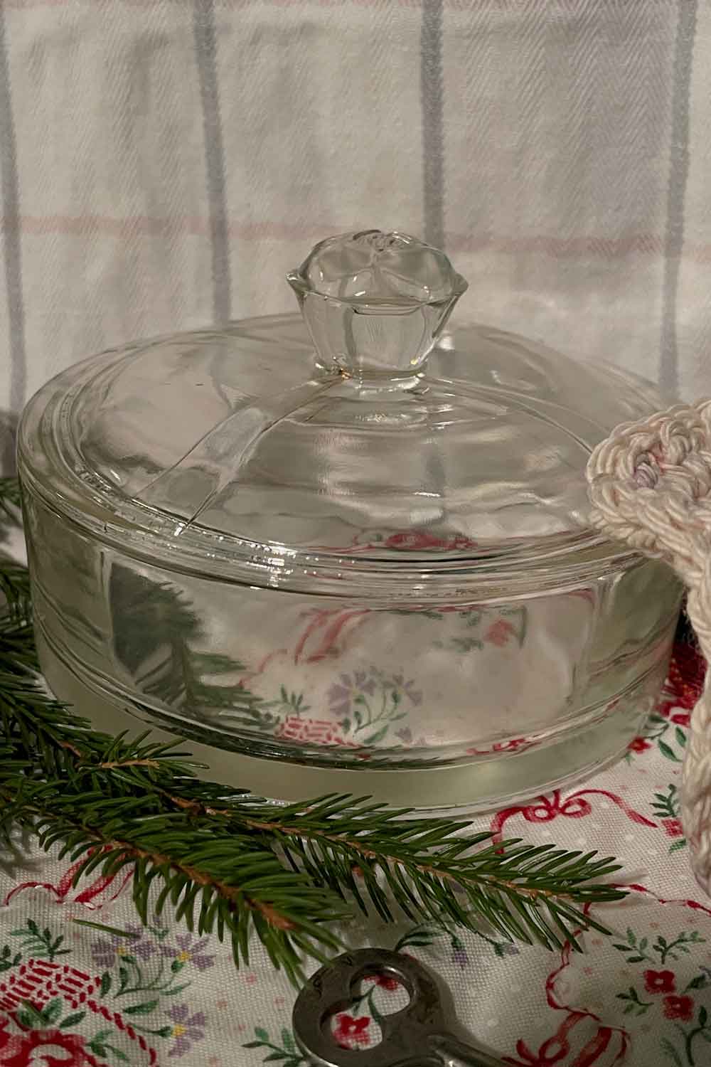 Vanity Dish No. 08 — Vintage Rose-Knob Powder Dish | 1940s Pressed Glass | Lavender Dragée Powder & Puff Set