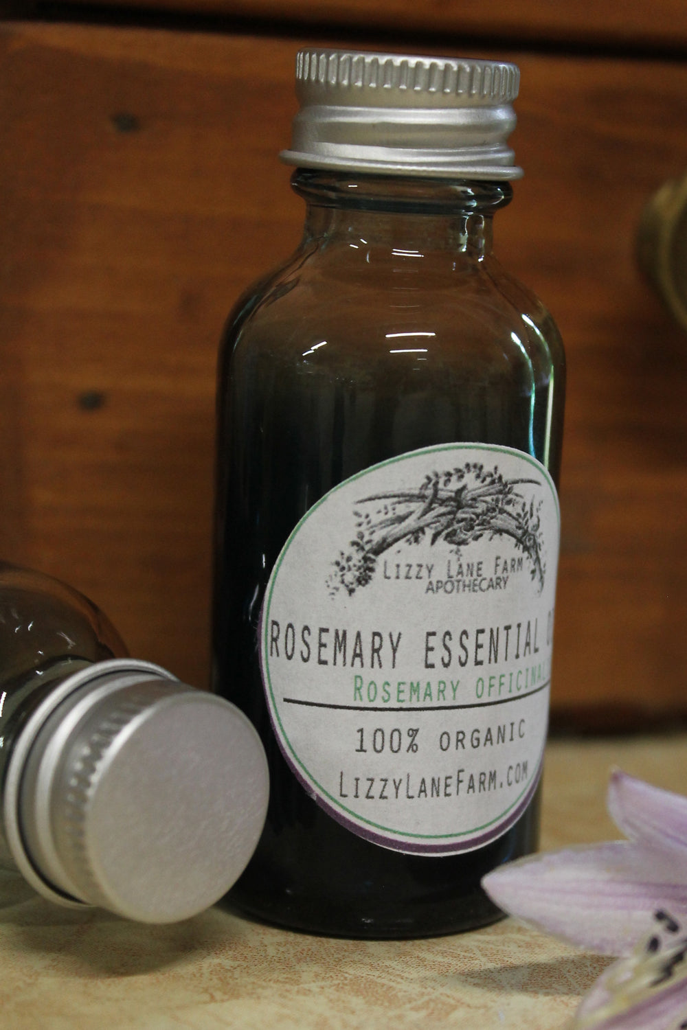 Reach for rosemary when the mind feels foggy, the body feels sluggish, or when new beginnings need a little nudge of strength. Crisp, bright, and full of quiet resolve.
