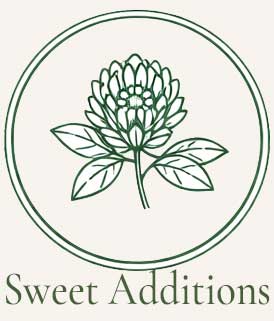 Green line-drawn icon of a clover blossom inside a circular frame, representing sweet additions for tea.