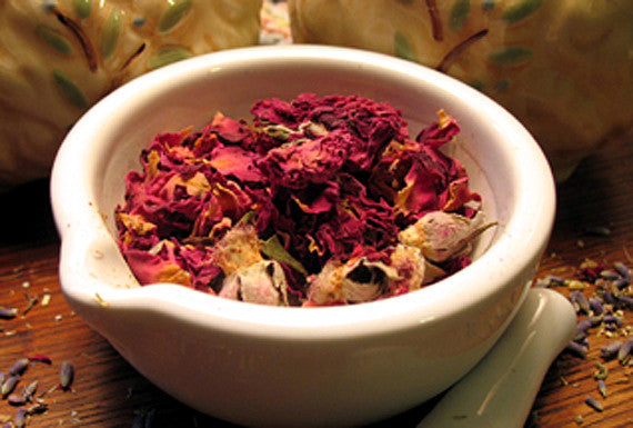 Red Rose Buds & Petals: Organic Loose Dried Rose Buds – Lizzy Lane Farm  Apothecary